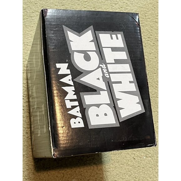 DC Direct Batman Black & White Statue MATT WAGNER # 799/4500 New Factory Sealed - Picture 2 of 5